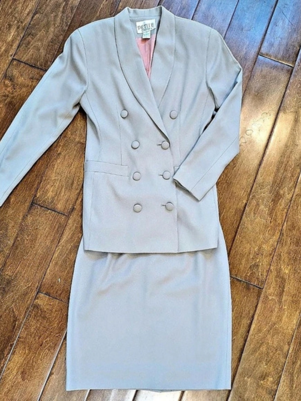 PETITE SOPHISTICATE Women's Two-Piece Skirt Suit in Gray Like New